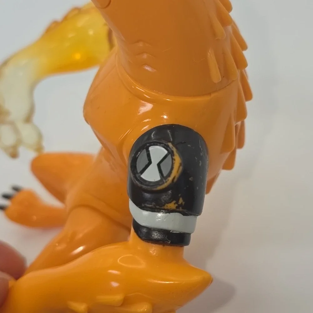 Ben 10 Wildmutt Action Figure Orange Translucent Arm Bandai 2006 Cartoon Network